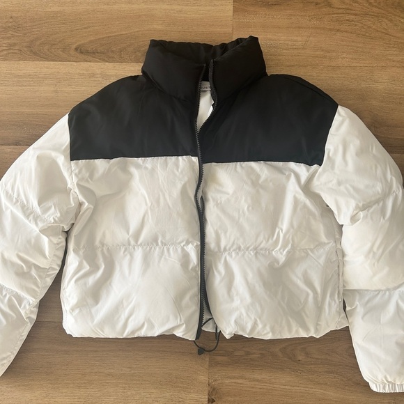 JustFab Women’s Cropped Puffer Jacket - Black and White - Size Small- LIKE NEW - Picture 2 of 11